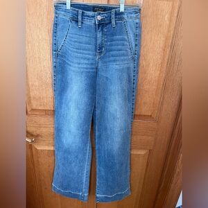 Judy Blue Cropped Wide-Leg Jeans in Medium Blue Wash